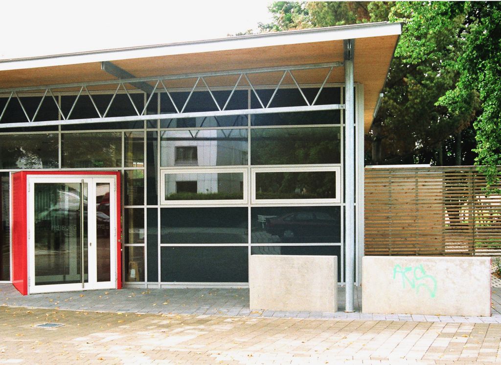 Teichert . Architekten:  Eingangsgebäude PTW Freiburg